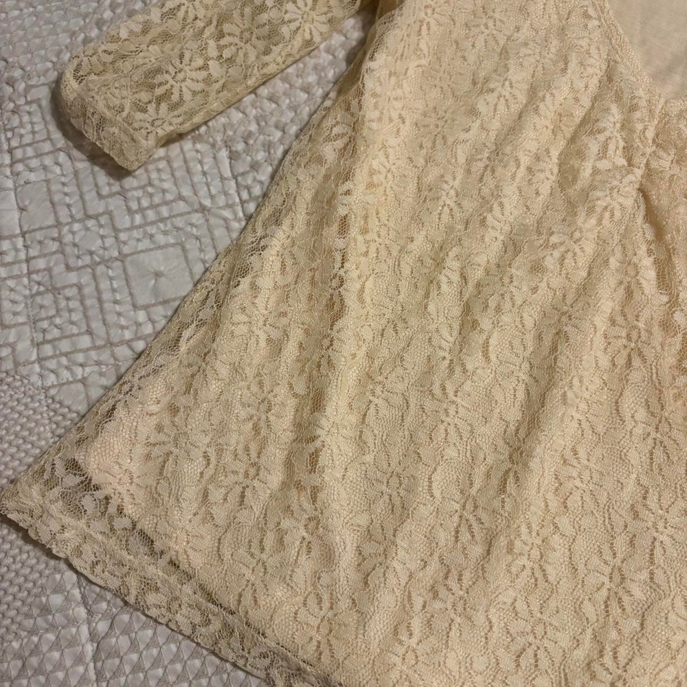 Y2K Creamy Yellow lace blouse - Picture 2 of 5